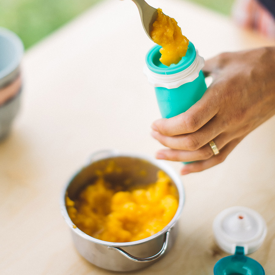 Squeasy Gear silikonova kapsicka 180ml aqua plnenie (1)